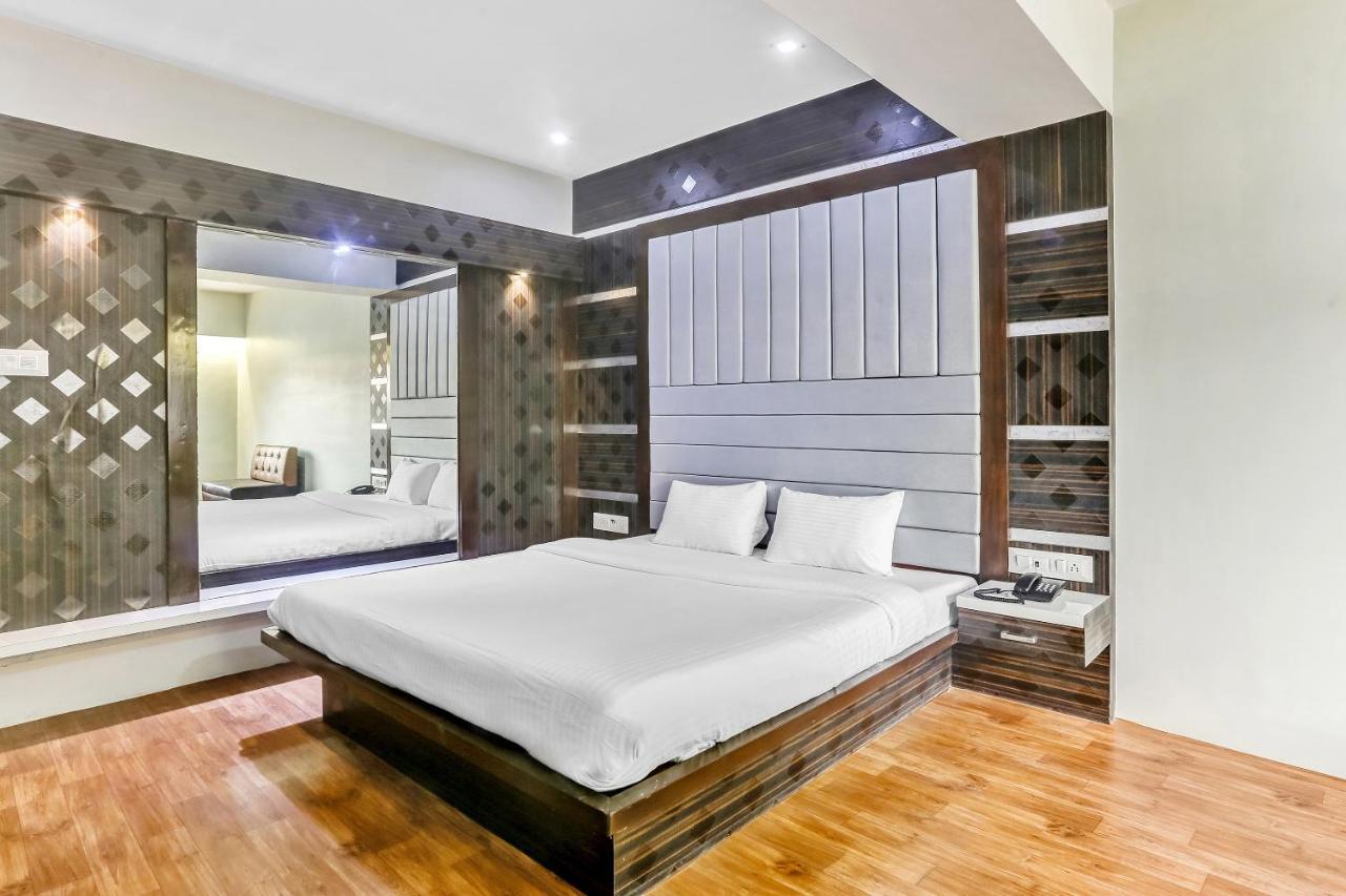 OYO Flagship 83396 Hotel Vinyasa Residency Mumbai Bagian luar foto