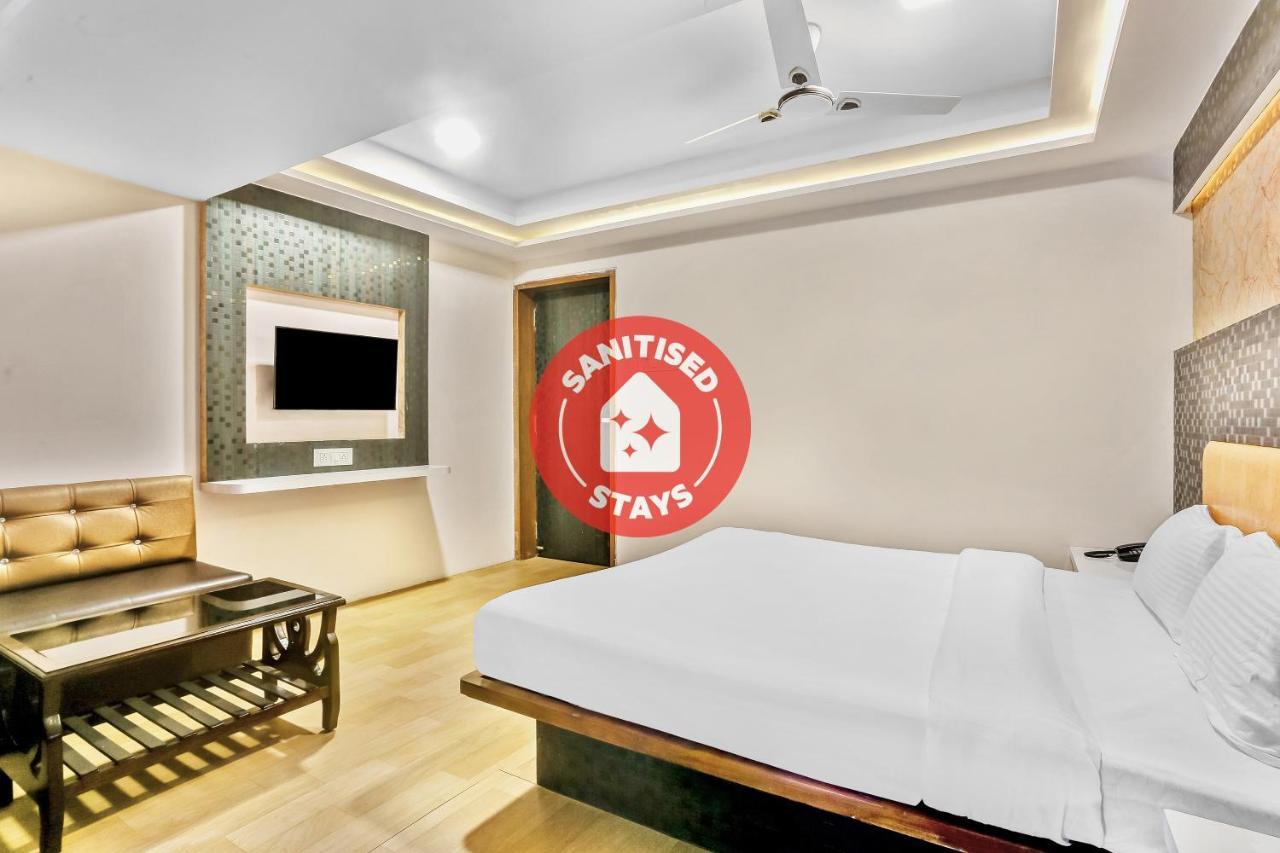 OYO Flagship 83396 Hotel Vinyasa Residency Mumbai Bagian luar foto