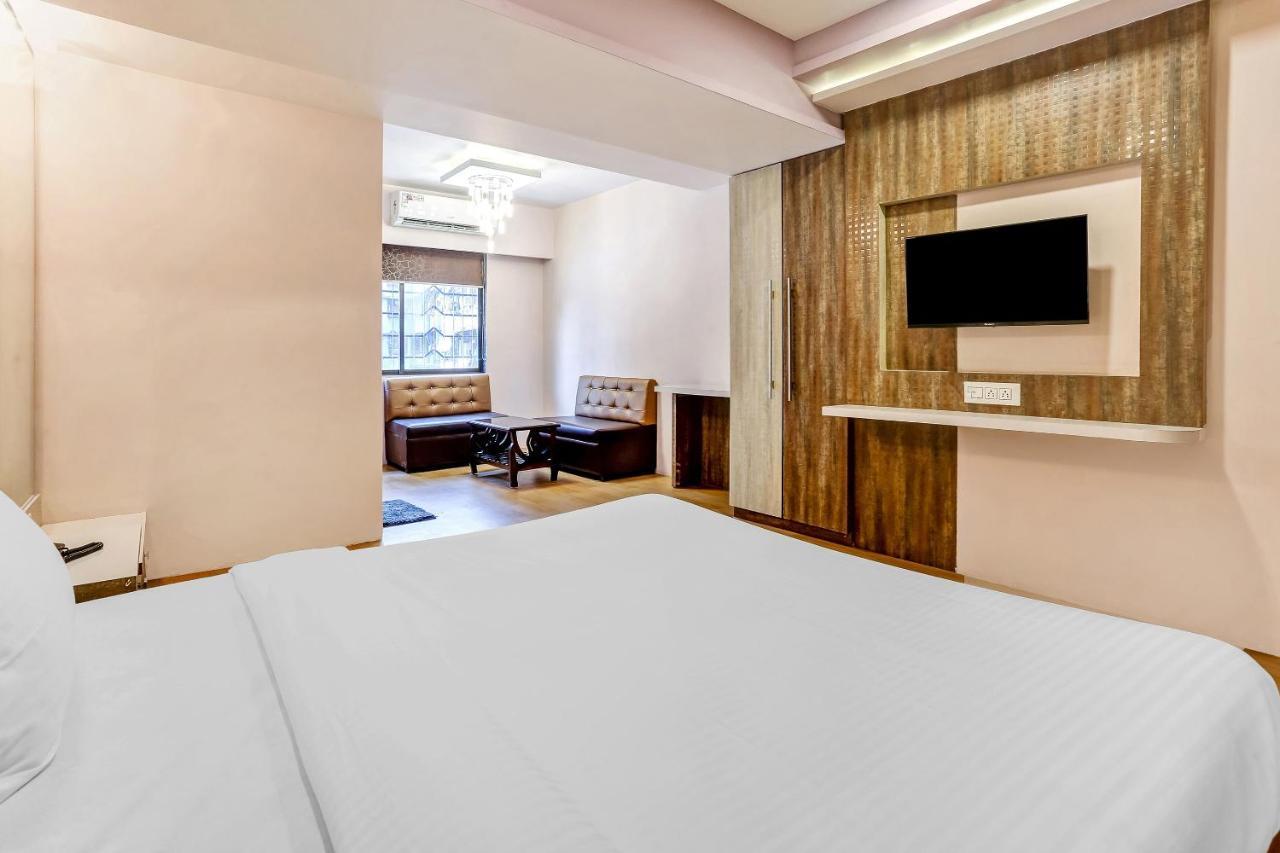 OYO Flagship 83396 Hotel Vinyasa Residency Mumbai Bagian luar foto